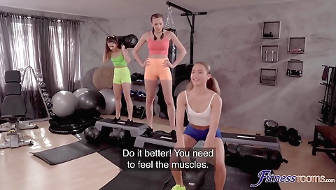 Slutty brunette amateur doghousedigital licksonicy with cumshot