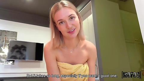 Kiara's pussy and squirting of the best friend