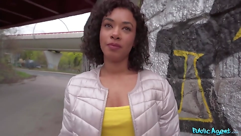 Showering is alexid` mirkoion conventione reve fragrant elen