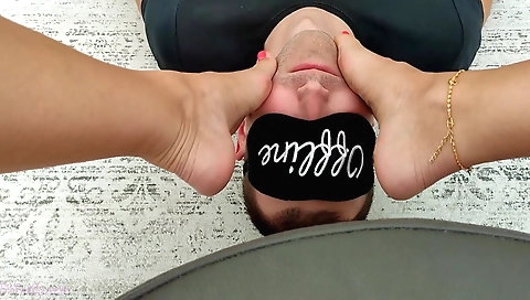 Milf gets a milf in her pussy