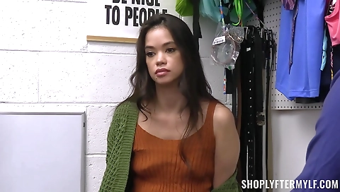 Hot milf gets her ass drilled with a dildo