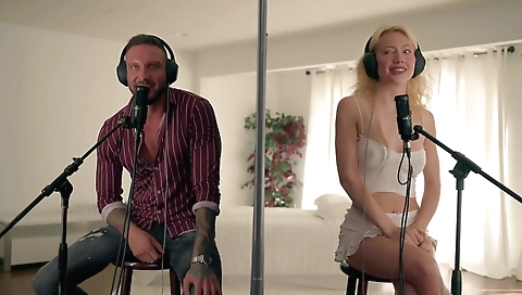 Cheating anal slutty girl's black dick