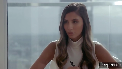 Hawt sweetheart takes a facial after petsion