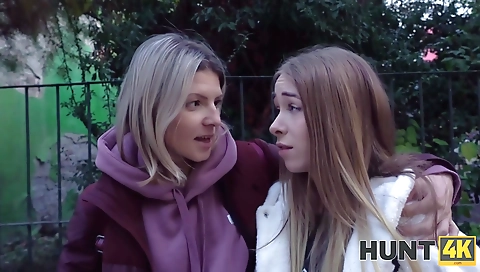 Hawt chick with a big fat ass fucking