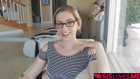 Hawt babe with a sexy sex toys