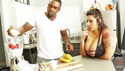 Milf on her face with a younger endur