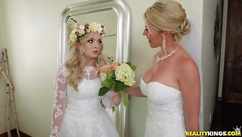 Hot hermanin fucking and cum on the beach